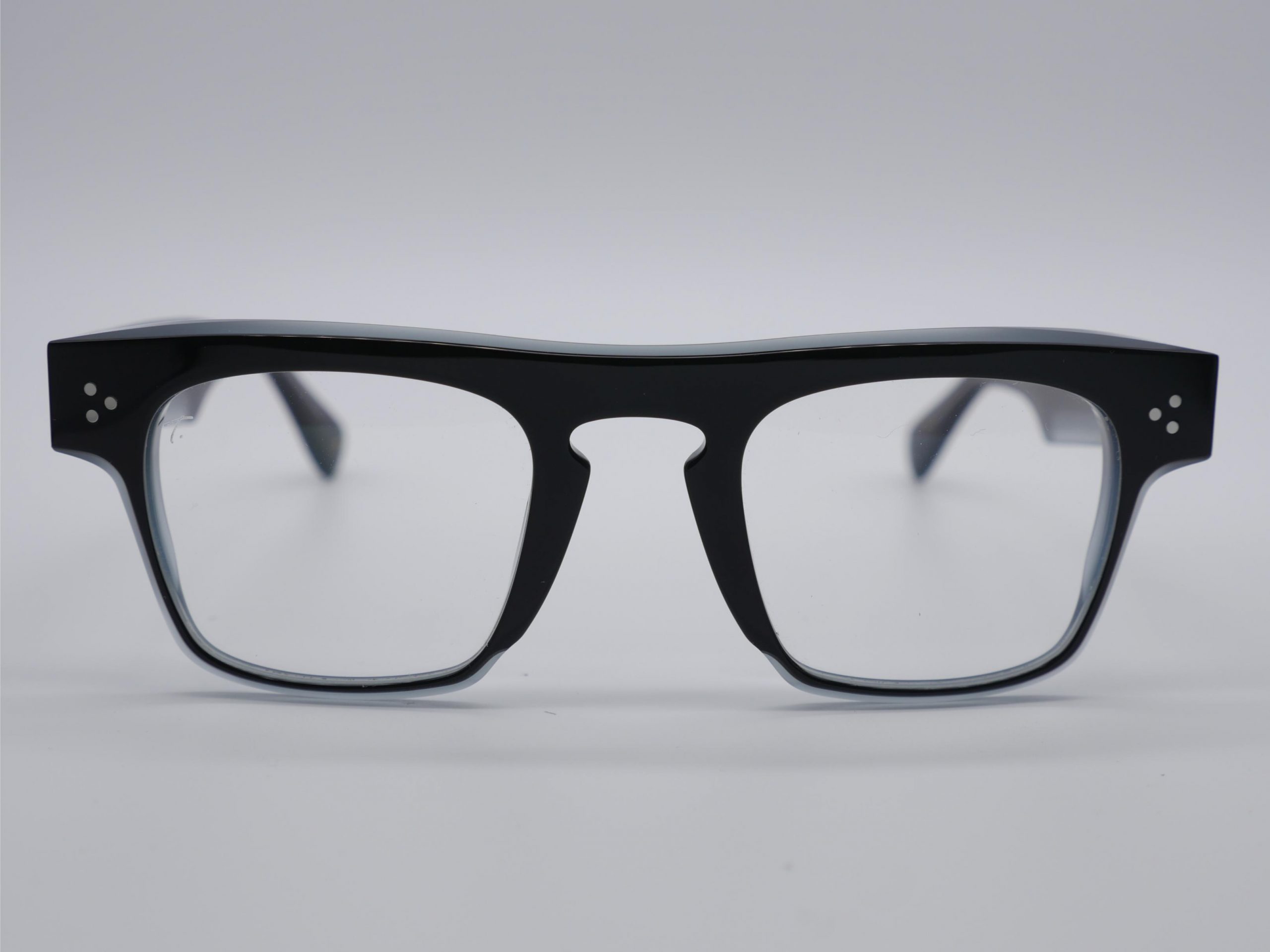 Modelo Ambrato de Talla Eyewear