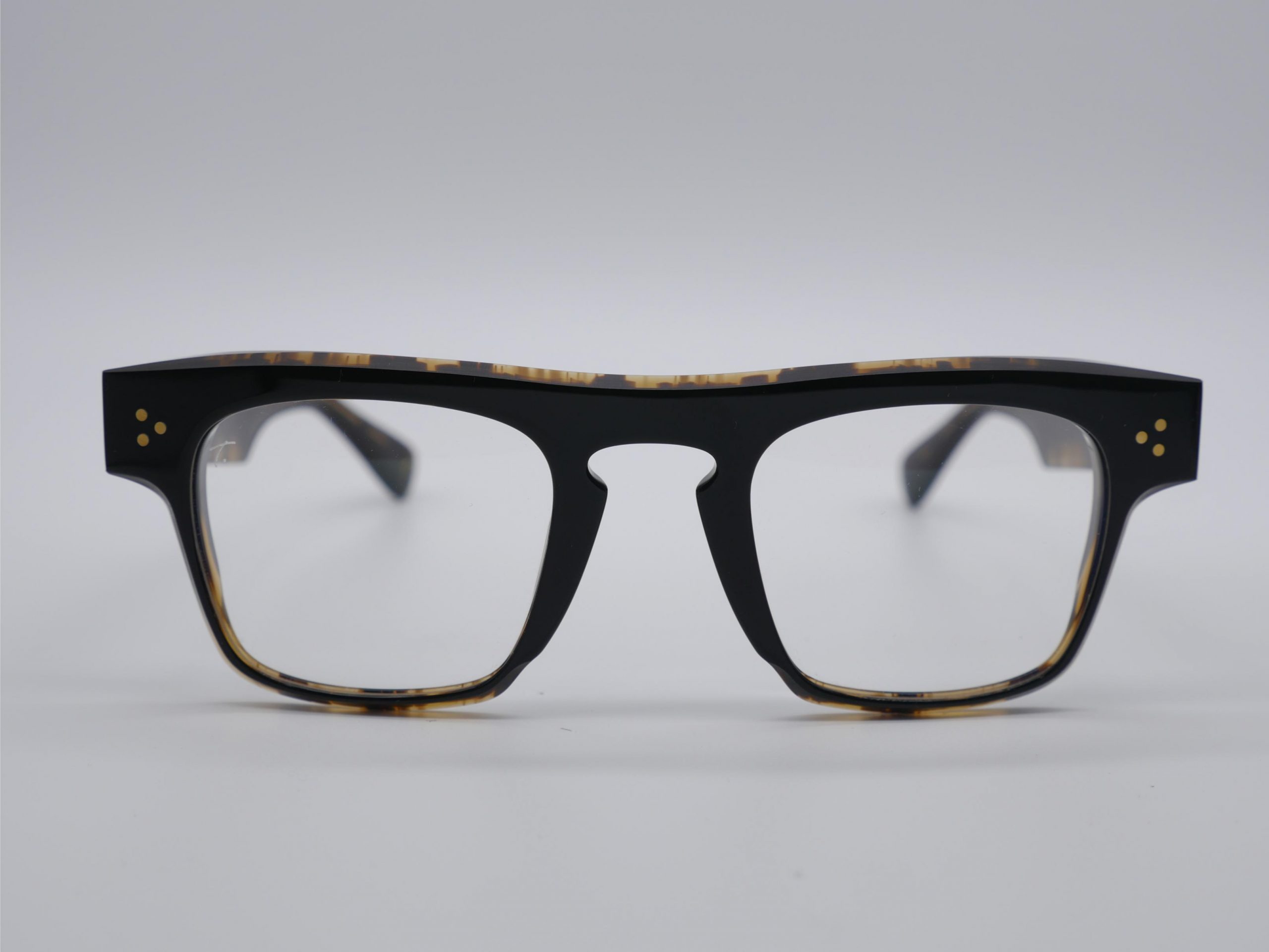 Modelo Ambrato de Talla Eyewear