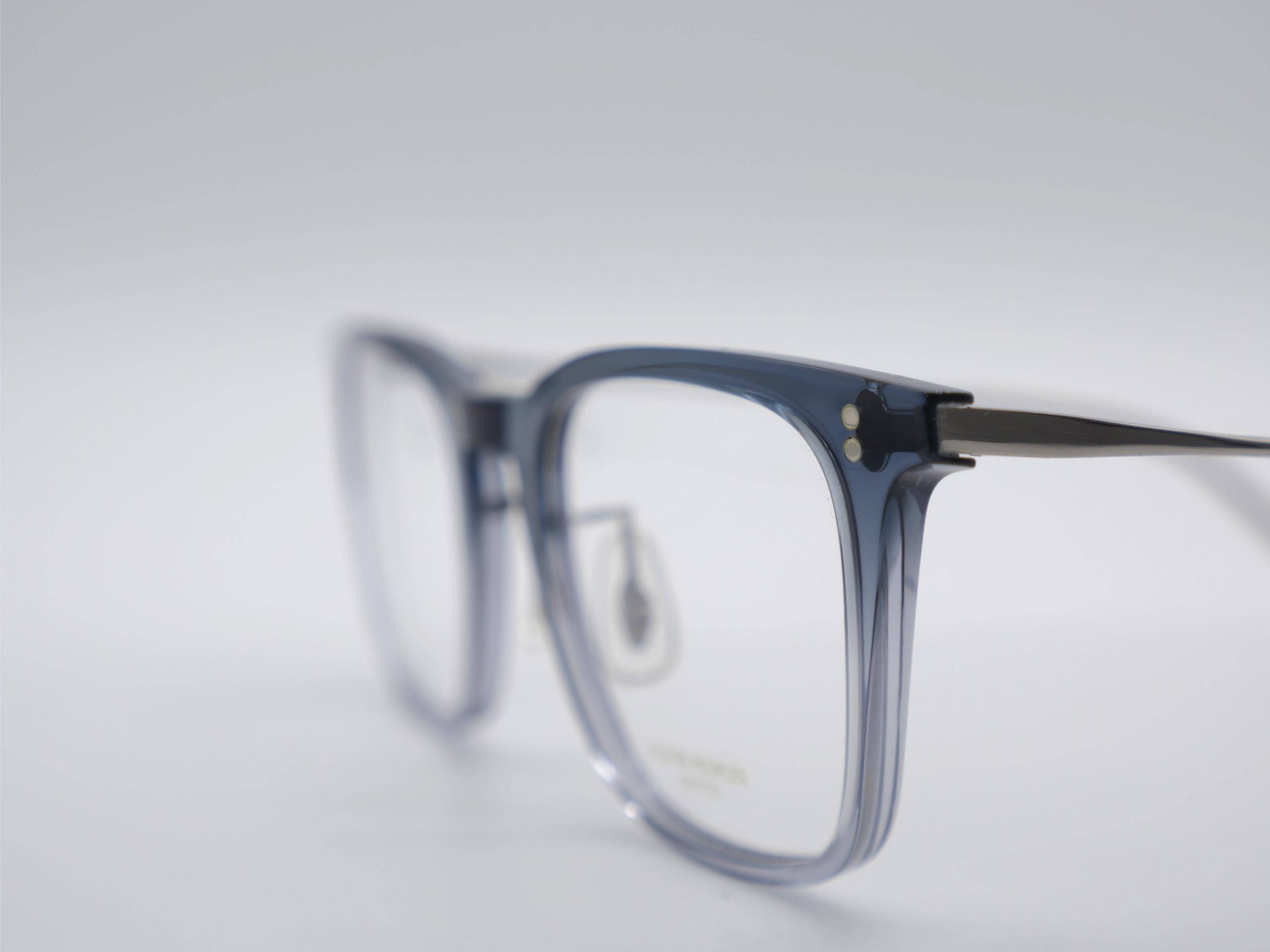 Modelo OV5543 Loftin de Oliver Peoples - Imagen 4