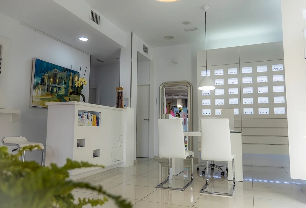 La óptica de Antonio. Insatalaciones y equipamiento