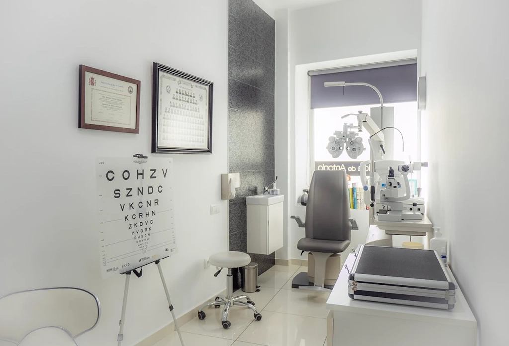 La óptica de Antonio. Insatalaciones y equipamiento