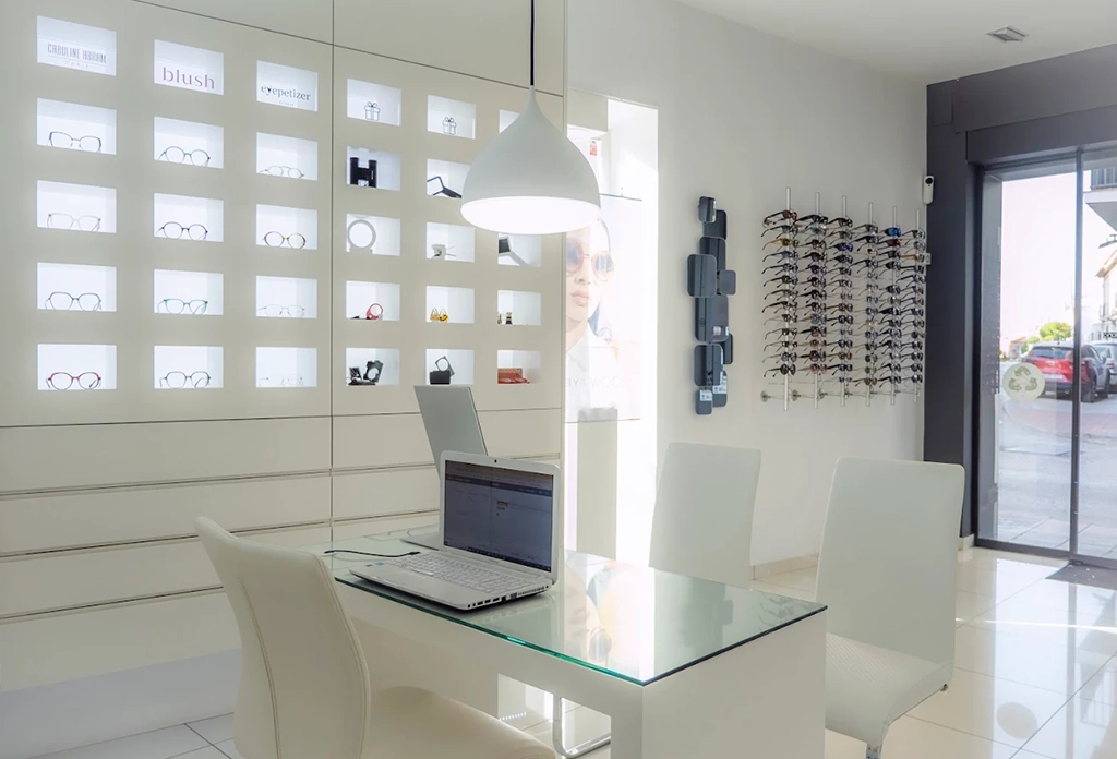 La óptica de Antonio. Insatalaciones y equipamiento