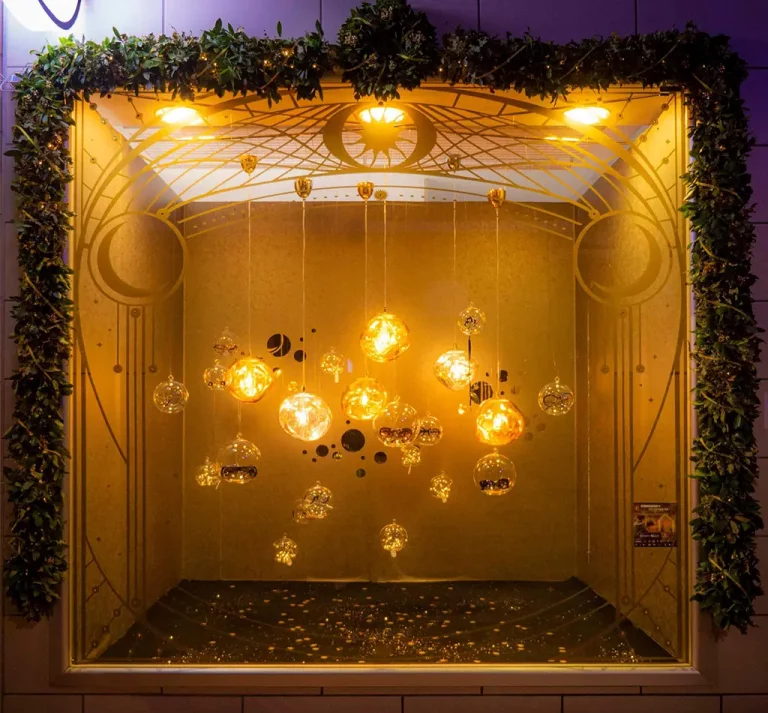 La Óptica de Antonio. Escaparate "Eco de las estrellas"