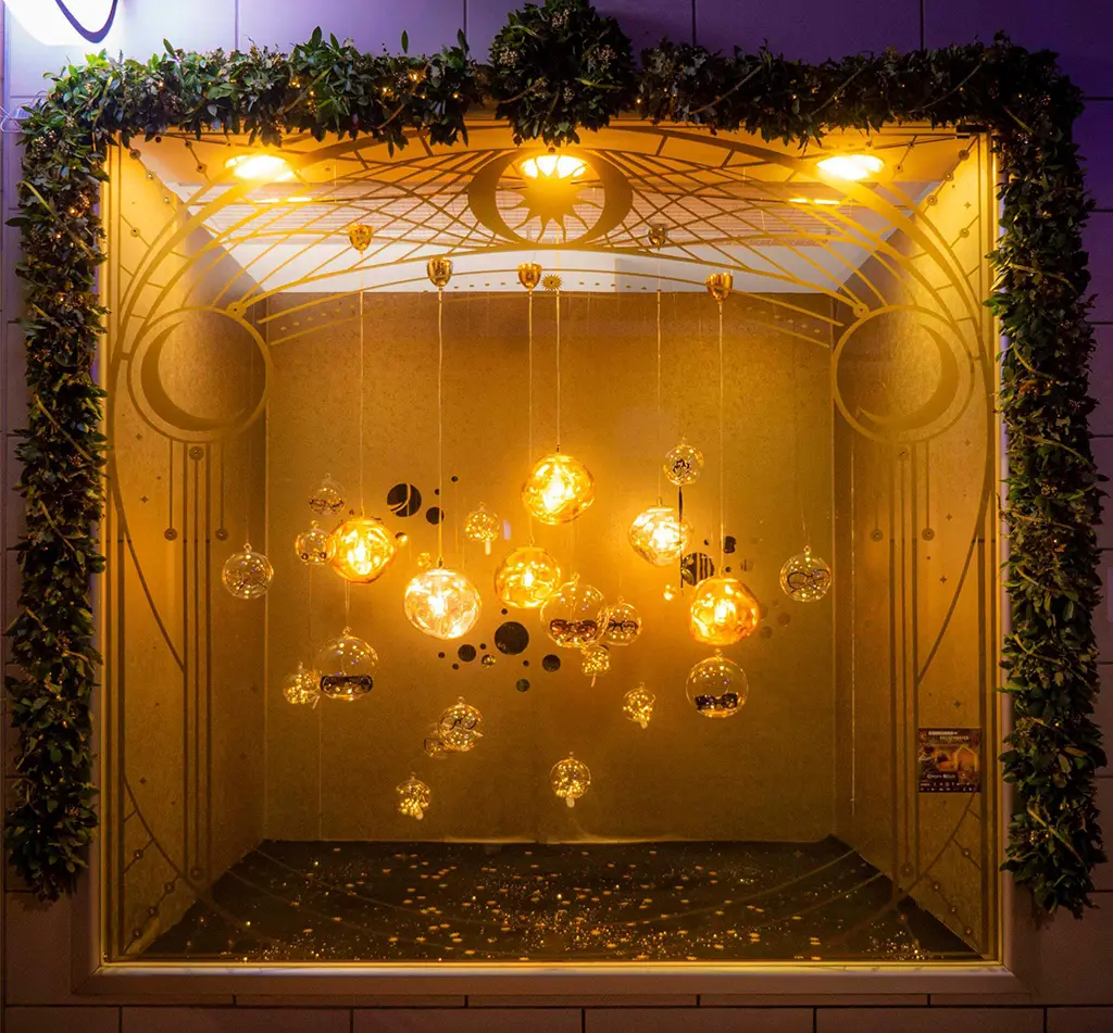 La Óptica de Antonio. Escaparate "Eco de las estrellas"