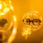 La Óptica de Antonio. Escaparate "Eco de las estrellas"