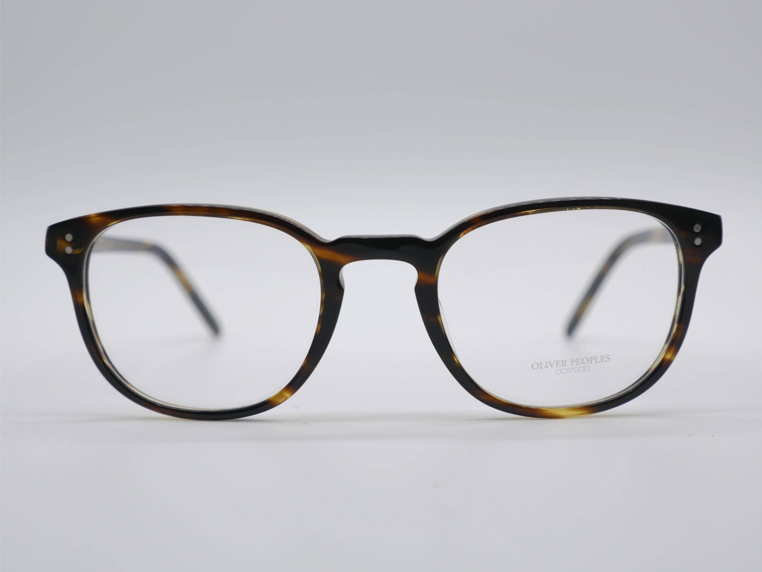Modelo OV5397U Finley de Oliver Peoples