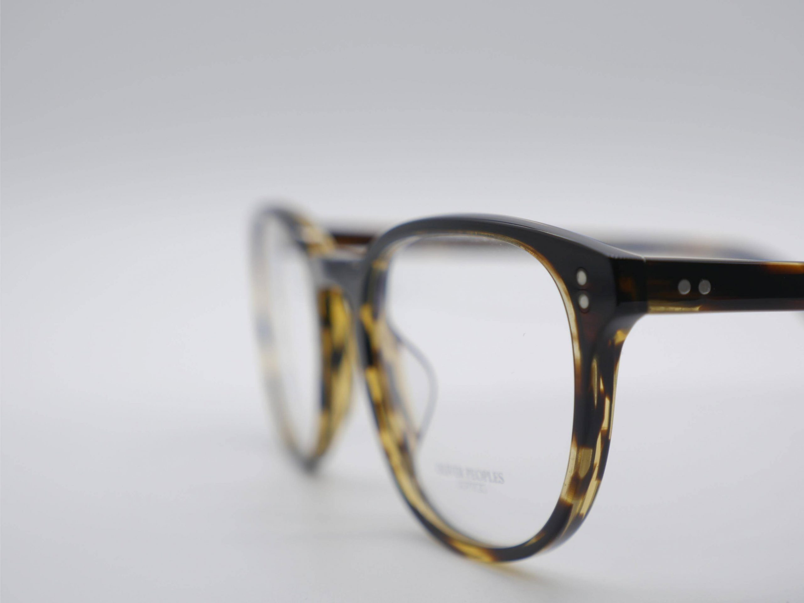 Modelo OV5397U Finley de Oliver Peoples - Imagen 4